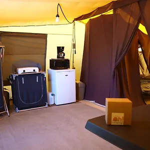 https://oh-campings-la-brise.fr-provencehotel.com